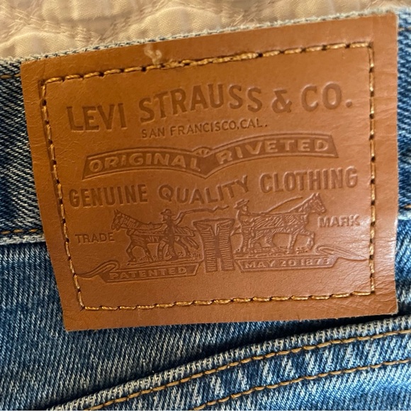 Levi’s wedge Jean. Size 24/inseam27. Excellent condition - Picture 5 of 5